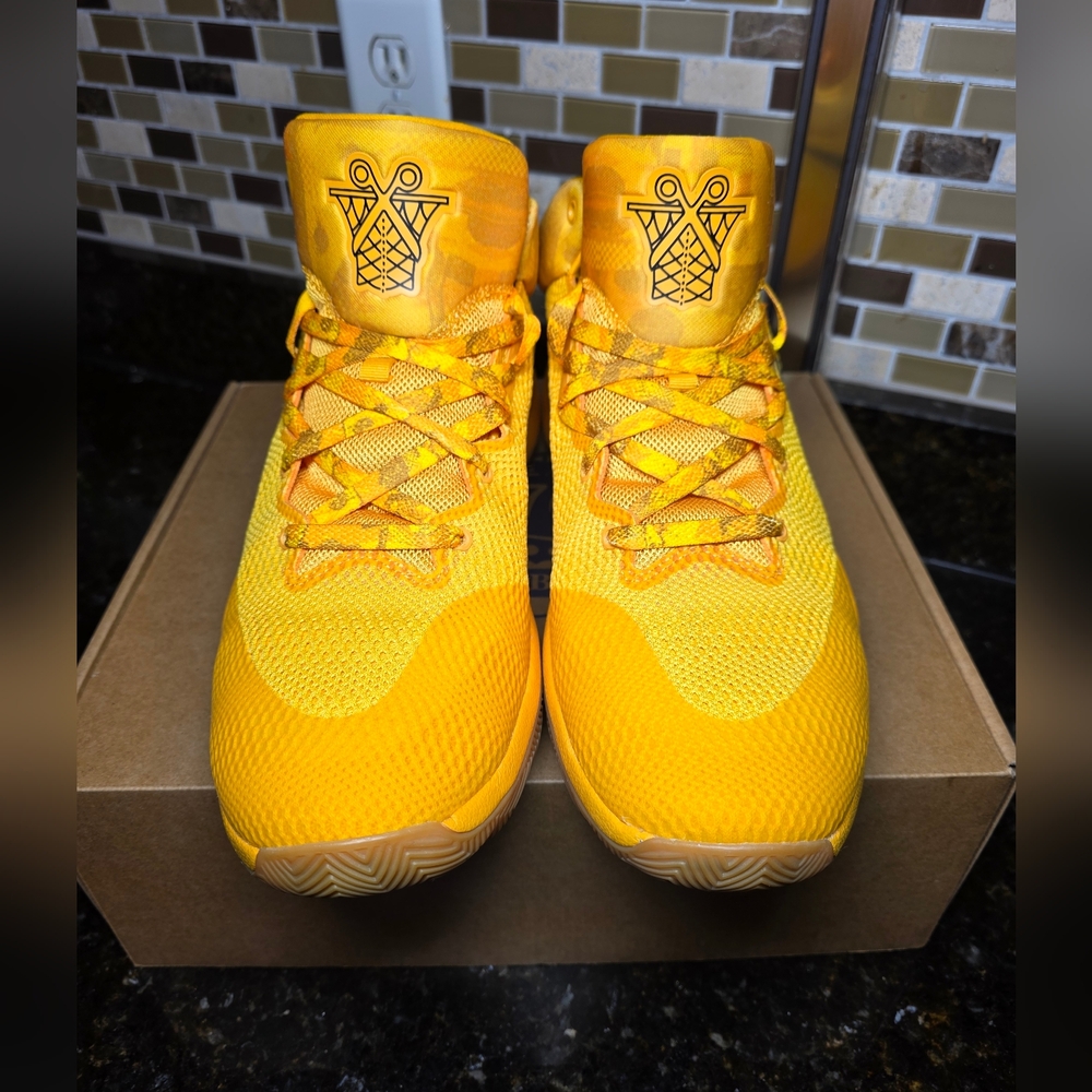 Nike Zoom Men's Size US 12 Shoes HyperRev 17 Limited Gold Yellow Basketball NEW - Picture 2 of 6